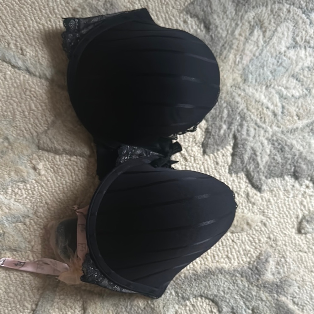 Felons Elegant Black Lace Bra